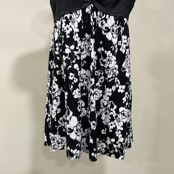 Express black and white floral mini dress.  Size S. - Picture 3 of 7